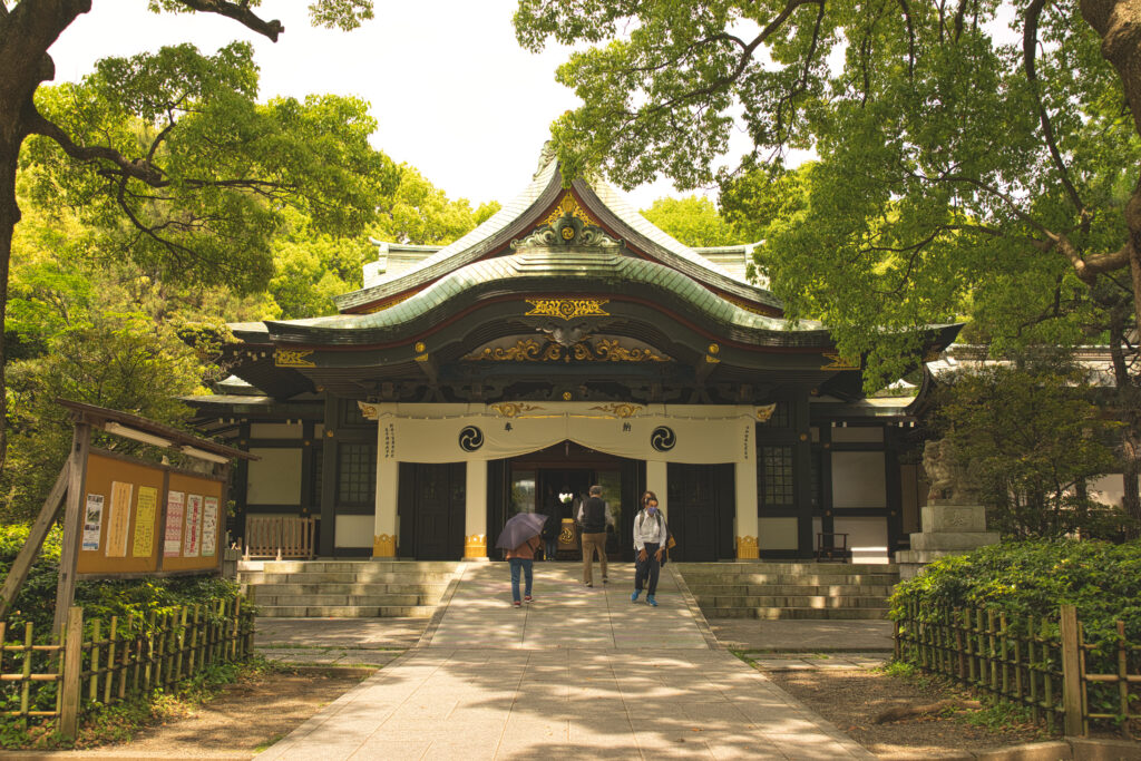王子神社の境内と拝殿