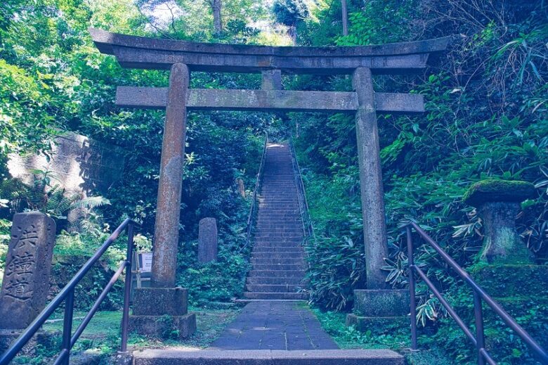 円覚寺の弁天堂へ続く階段