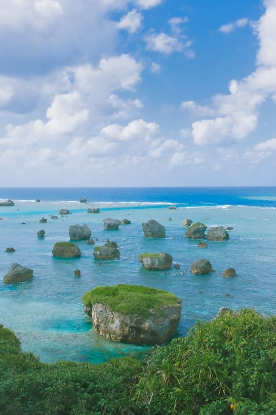 東平安名崎の津波岩